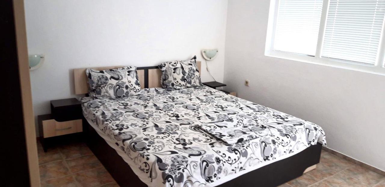 Family House Primorsko Apartamento Exterior foto